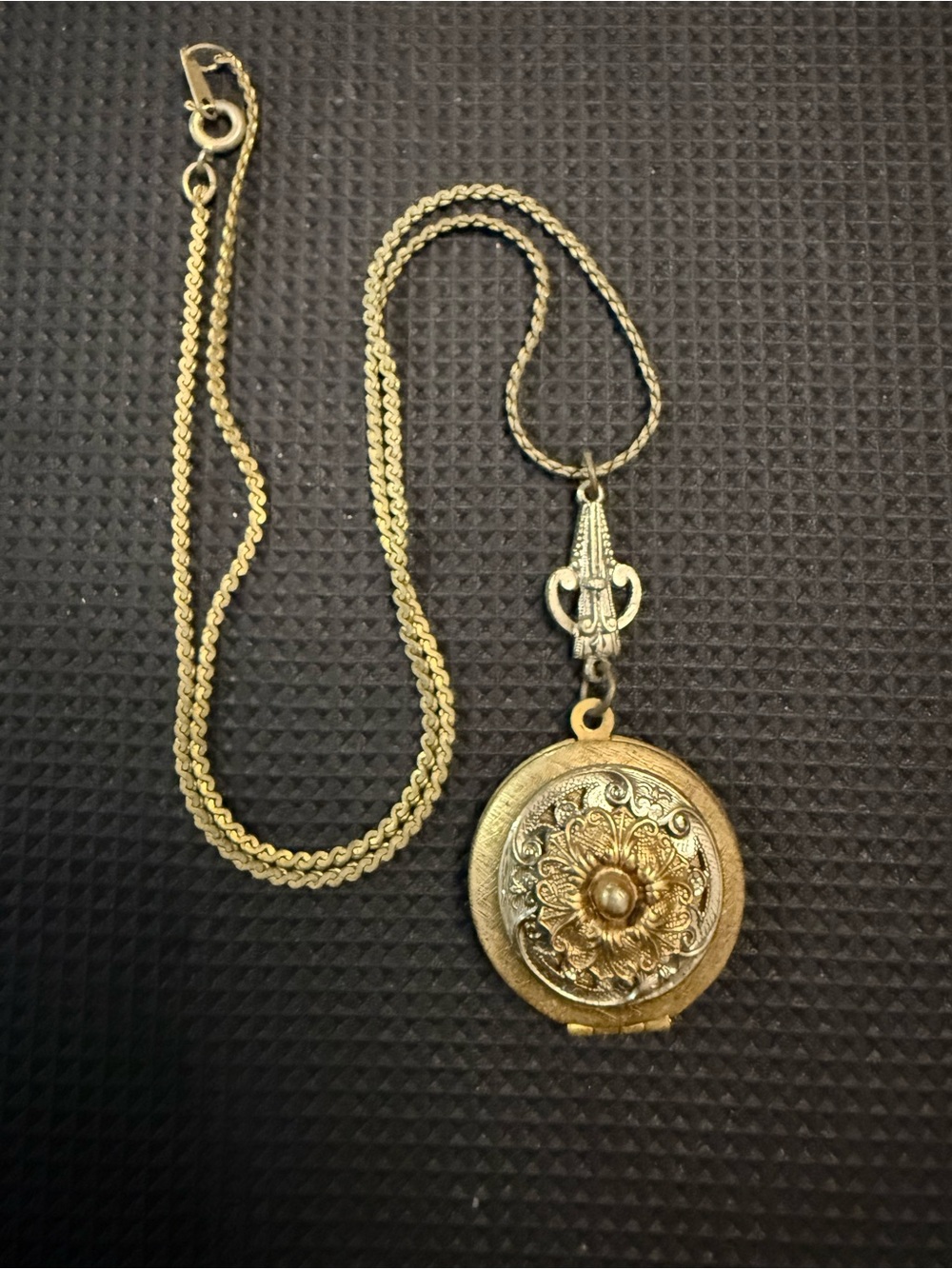 Vintage Gold-Tone Floral Locket Necklace - Women Jewelry